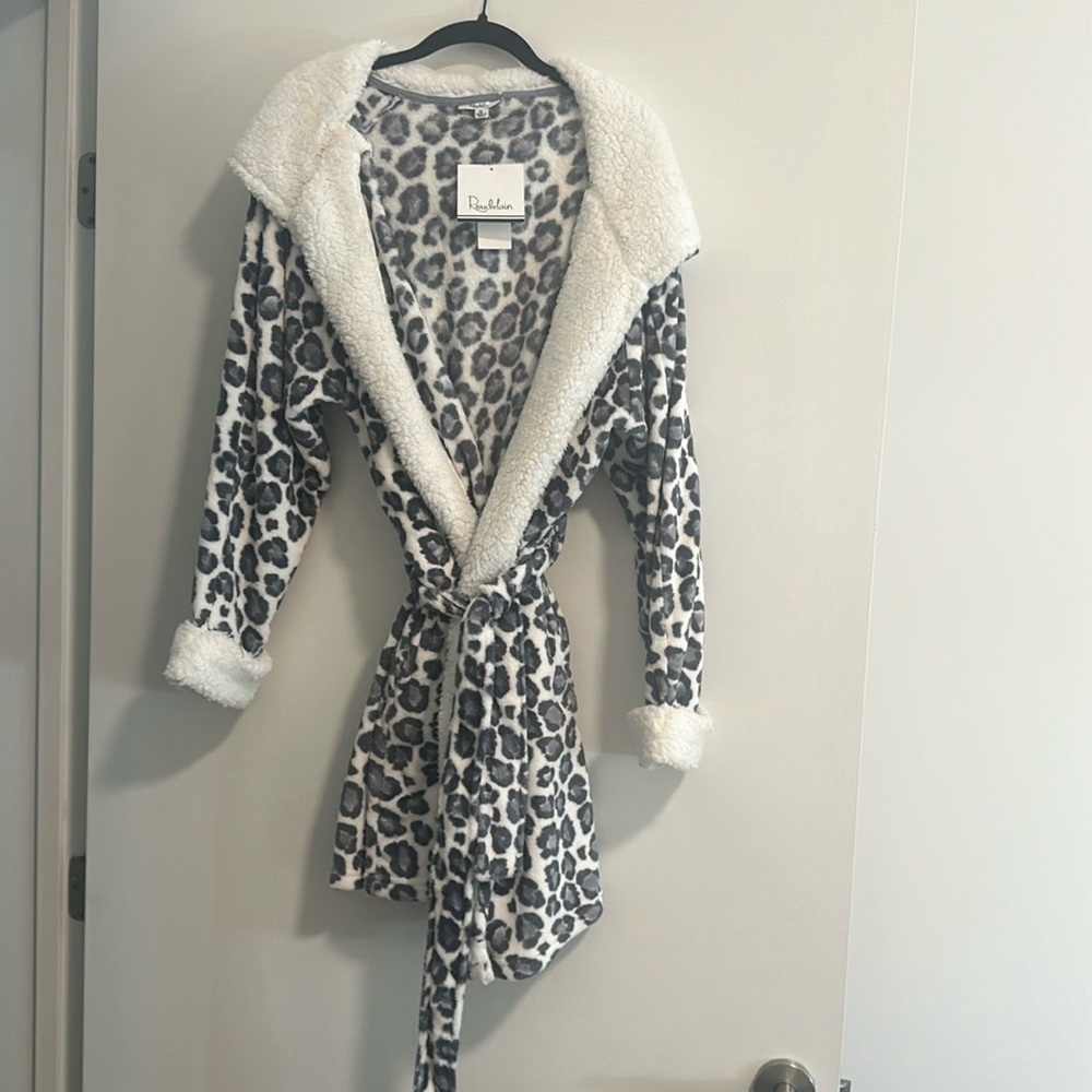 NWT Roudelain grey & white robe